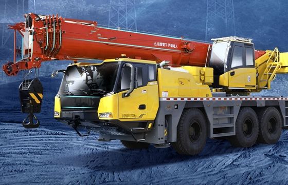 Equipo de construcción de grúas de camiones móviles de 25 toneladas con capacidad de tanque de combustible de 400-500L