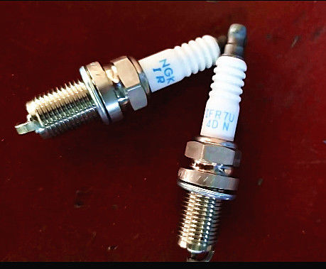 Sinotruk HOWO Shacman VG1560080701 Partes de repuesto del motor Enchufe de chispas original para reemplazar