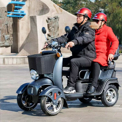 Vehículo eléctrico de cuatro ruedas para uso doméstico Scooter pequeño Vehículo eléctrico ajustable de tres plazas para adultos y ancianos para el ocio